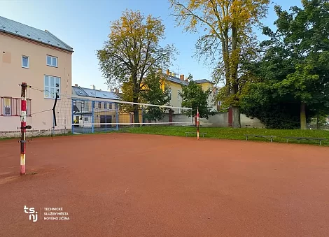 Volejbalové hřiště na Msgr. Šrámka