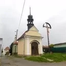 Kaple umučení Krista s náhrobníkem