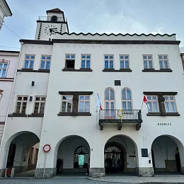 Znaky jezuitského řádu a města Nového Jičína z roku 1661