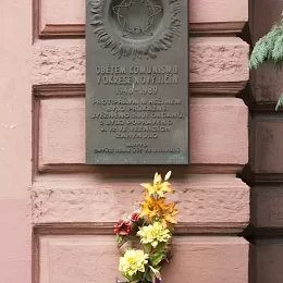 Pamětní deska obětem komunismu