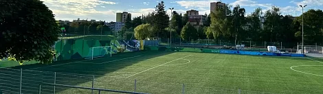 Hřiště s&nbsp;umělou trávou